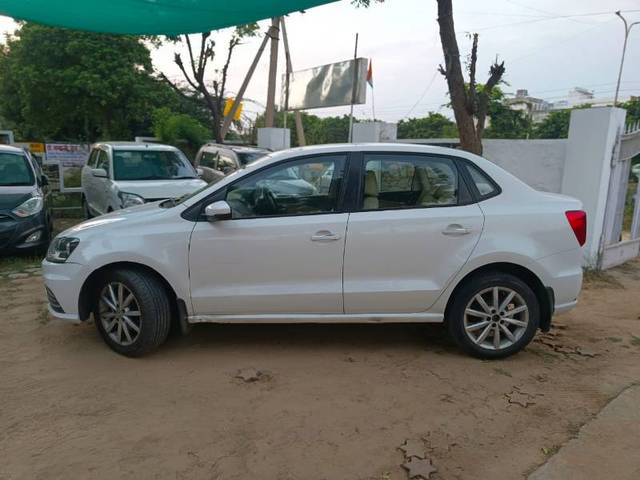 https://images10.gaadi.com/usedgaadi-sellcar/UsedCar/d5922d64a/ae908b5c-07e1-48c4-b41d-36b7f7bb8453.jpg?imwidth=6402