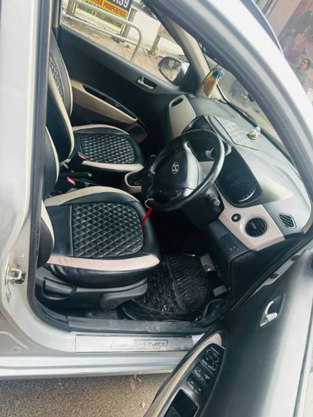 https://images10.gaadi.com/usedgaadi-sellcar/UsedCar/d592b252a/c70028c2-cd0f-4deb-833b-881e86bdc6e6.jpg?imwidth=6402