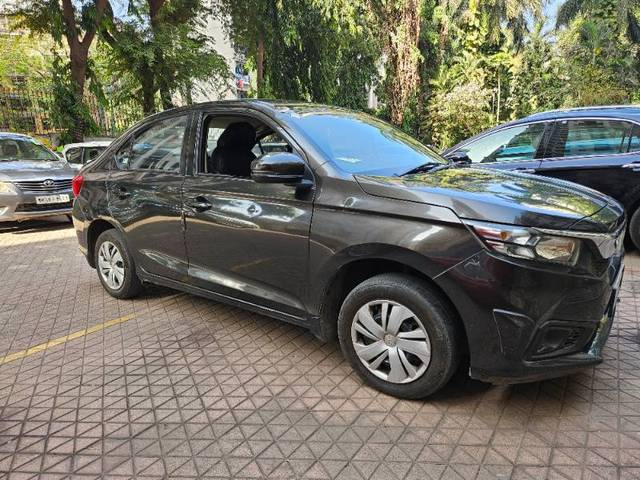 https://images10.gaadi.com/usedgaadi-sellcar/UsedCar/d5938e83a/f8af48da-c92b-4859-a1a4-71f434b48632.jpg?imwidth=6400