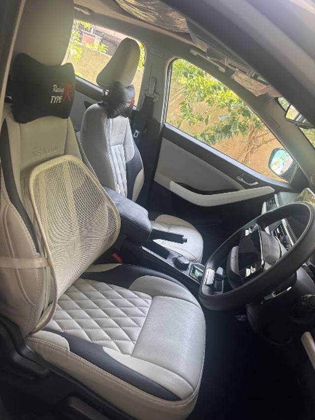 https://images10.gaadi.com/usedgaadi-sellcar/UsedCar/d593dcd9a/bc7762e8-48a7-4808-940f-709a67b3f26a.jpeg?imwidth=6401