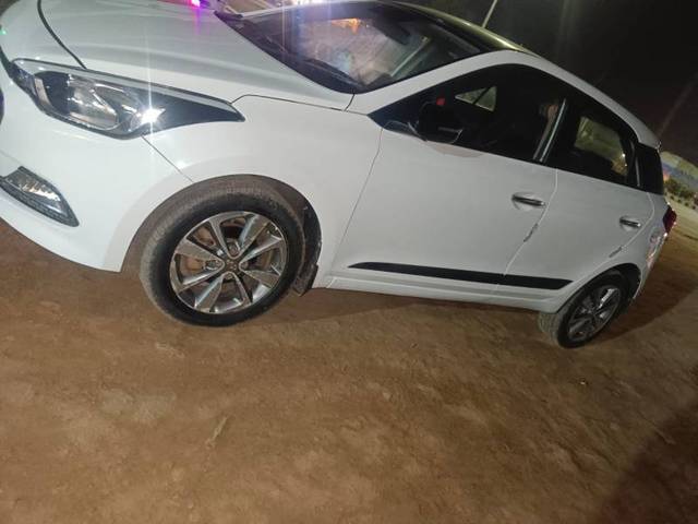 https://images10.gaadi.com/usedgaadi-sellcar/UsedCar/d594775aa/d972f43e-4dc8-4274-9d66-4fc9c4a065eb.jpg?imwidth=6401
