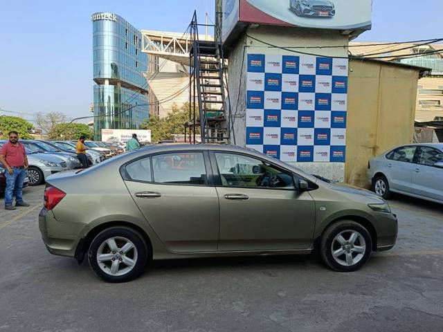 https://images10.gaadi.com/usedgaadi-sellcar/UsedCar/d5953ecba/4e23f570-3b19-45ca-8e42-f66a6c39f202.jpg?imwidth=6402
