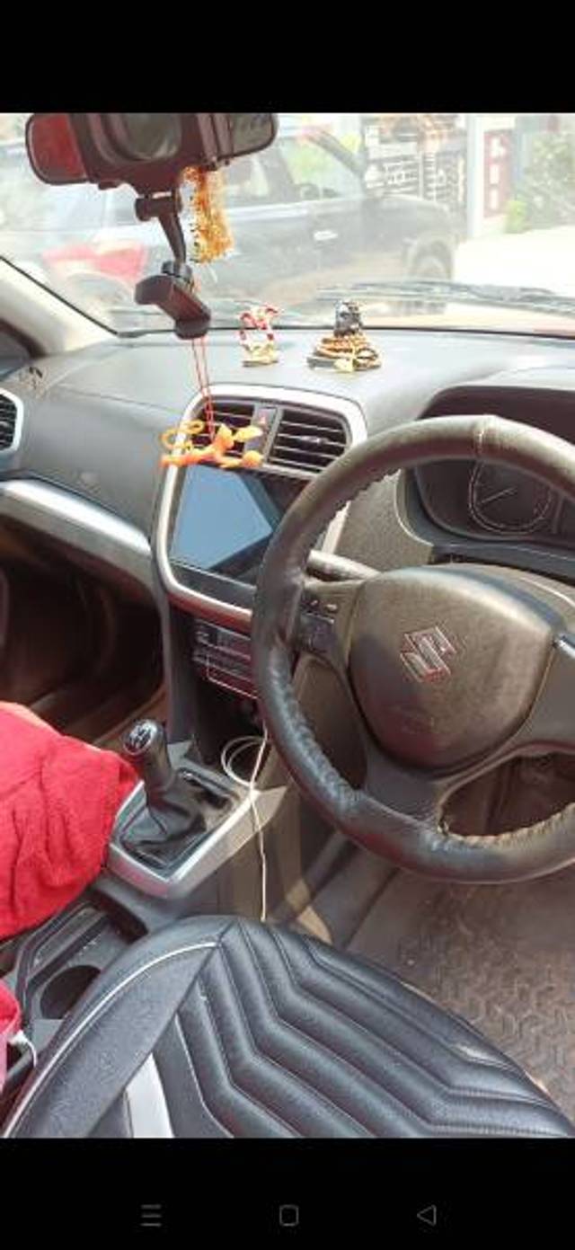 https://images10.gaadi.com/usedgaadi-sellcar/UsedCar/d597a01aa/2cea3cd7-de39-402f-b8a0-e51b06fdb5ef.jpg?imwidth=6402