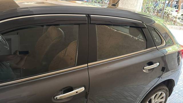 https://images10.gaadi.com/usedgaadi-sellcar/UsedCar/d598b874a/b6a2b99a-dd96-4de2-971b-73aab0599e53.jpg?imwidth=6402
