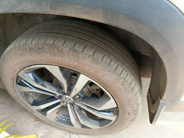 https://images10.gaadi.com/usedgaadi-sellcar/UsedCar/d59d4a46a/47dc2e4f-0761-42c7-ae95-6aca003cbeed.jpg?imwidth=6402