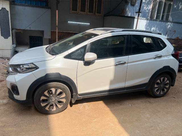 https://images10.gaadi.com/usedgaadi-sellcar/UsedCar/d59dea95a/bea78725-05dd-4664-81a7-a5a013253010.jpg?imwidth=6401