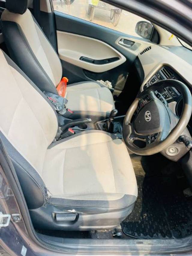 https://images10.gaadi.com/usedgaadi-sellcar/UsedCar/d59e083ba/0b5ff719-f3b2-49d1-96e8-2d2e94c67a91.jpg?imwidth=6400