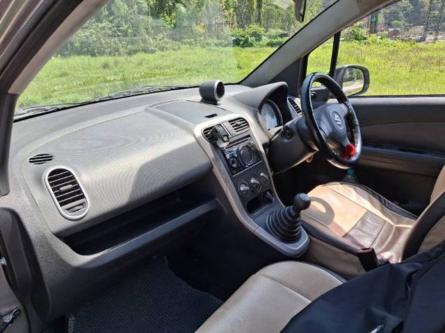 https://images10.gaadi.com/usedgaadi-sellcar/UsedCar/d59e9ff8a/caeab60b-d911-4b2e-973b-85265bf426e1.jpg?imwidth=6401