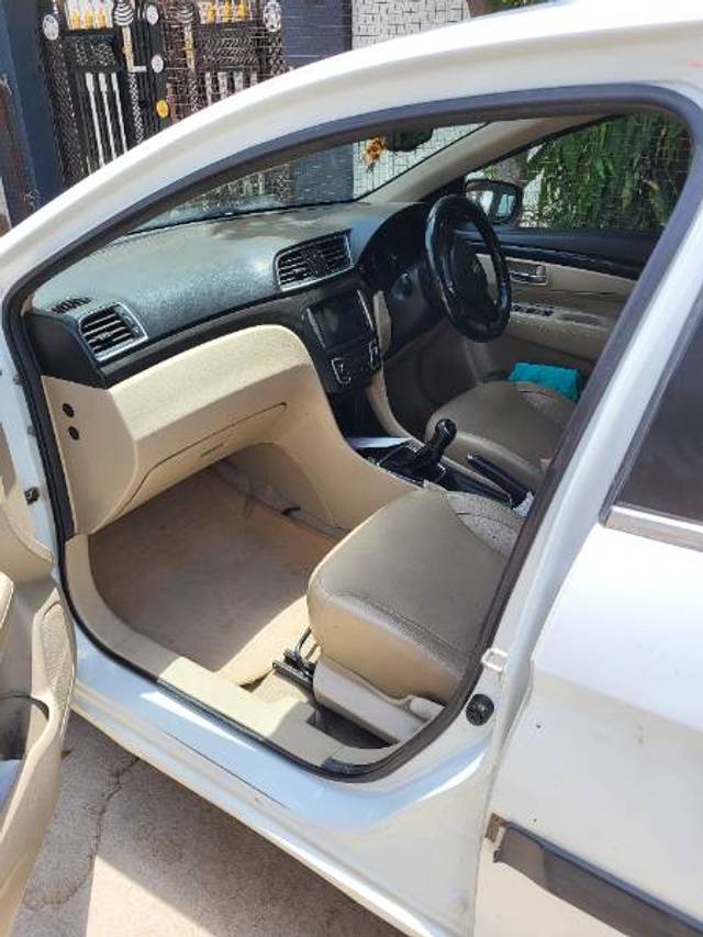 https://images10.gaadi.com/usedgaadi-sellcar/UsedCar/d59ea95aa/e3220ad6-1098-4c05-a552-eb806dbdae04.jpg?imwidth=6401