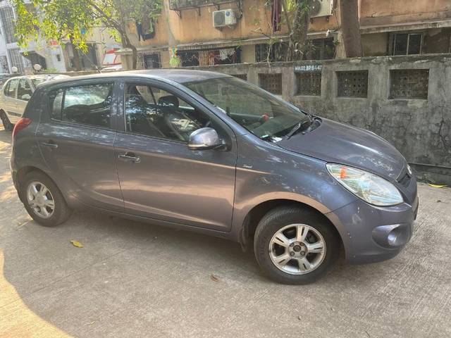 https://images10.gaadi.com/usedgaadi-sellcar/UsedCar/d5a00992a/9b8c48b4-caf7-4fd6-8eae-6ad1a18401f6.jpg?imwidth=6401