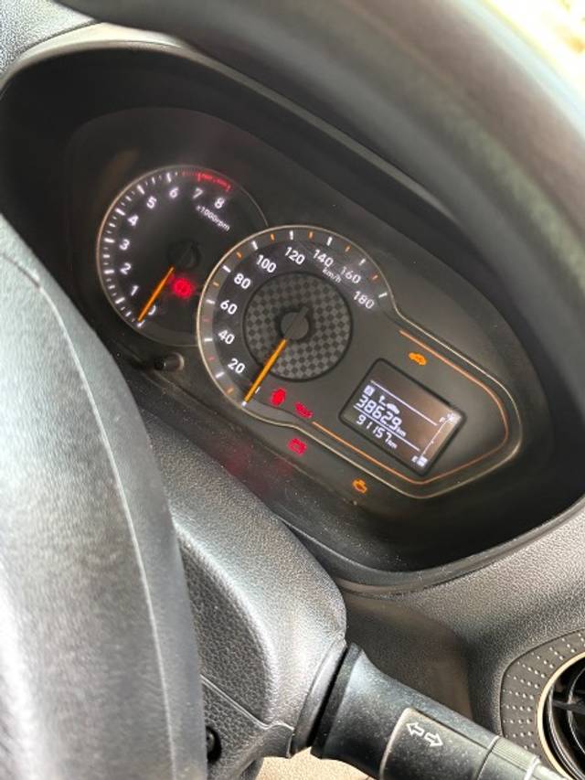 https://images10.gaadi.com/usedgaadi-sellcar/UsedCar/d5a0dc96a/2b7d581c-269f-4d26-9541-607a5d77f2c8.jpeg?imwidth=6402