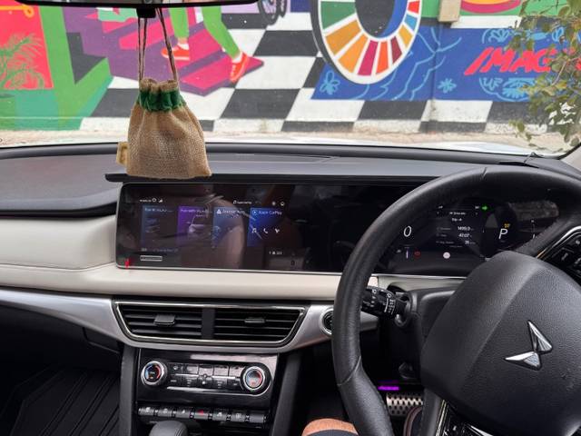 https://images10.gaadi.com/usedgaadi-sellcar/UsedCar/d5a253aea/801d1efe-2881-4e61-ad23-e182d02c9345.jpeg?imwidth=6401