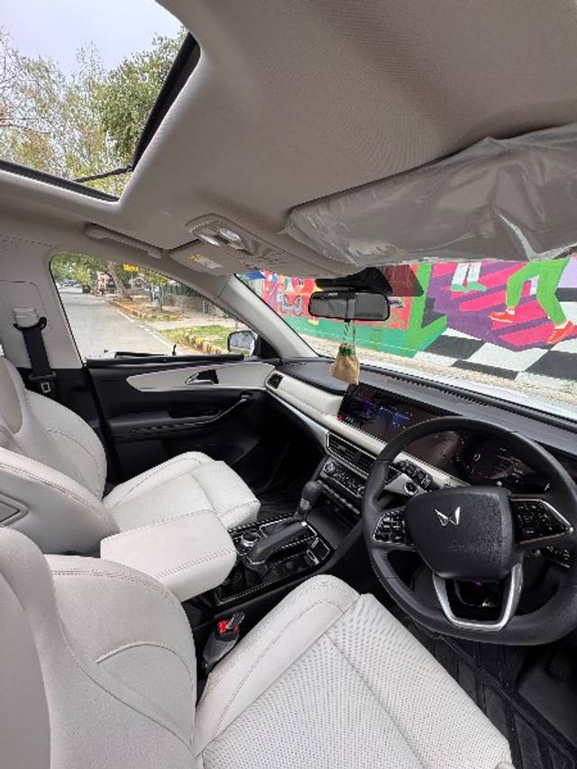 https://images10.gaadi.com/usedgaadi-sellcar/UsedCar/d5a253aea/f85bee4e-4dd0-4621-940c-f8320e7ff674.jpeg?imwidth=6402