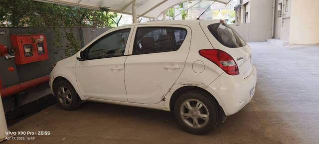 https://images10.gaadi.com/usedgaadi-sellcar/UsedCar/d5a266d2a/ad7136cd-e167-48e1-80a3-c68c840aa321.jpg?imwidth=6401