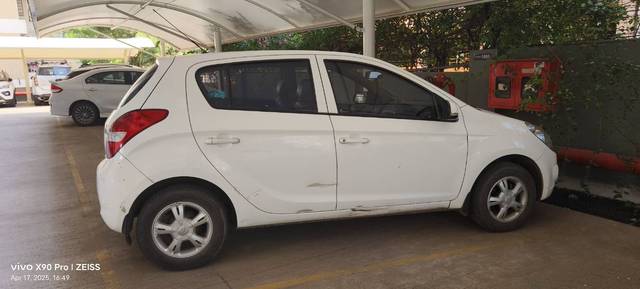 https://images10.gaadi.com/usedgaadi-sellcar/UsedCar/d5a266d2a/b7e2530b-2ef1-45cc-8f8d-5abf8a586d0f.jpg?imwidth=6400