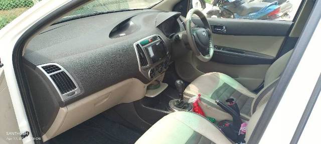 https://images10.gaadi.com/usedgaadi-sellcar/UsedCar/d5a3593ba/28df2a30-248f-46a0-84d7-d6f06054a99e.jpg?imwidth=6401