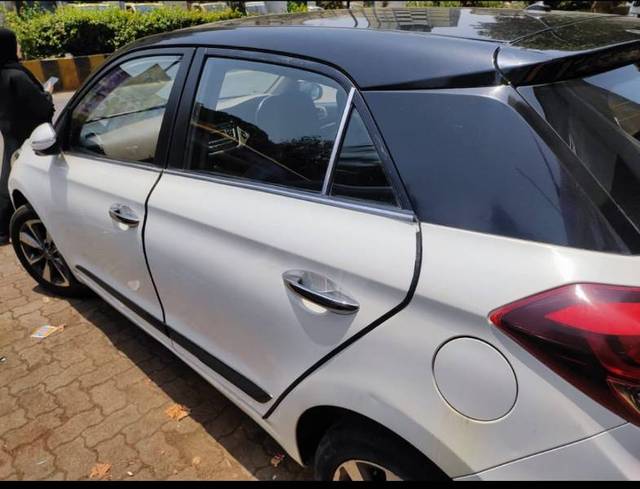 https://images10.gaadi.com/usedgaadi-sellcar/UsedCar/d5a3fb5ba/63d5a3da-9c96-4919-ac21-d8440989dfdf.jpeg?imwidth=6402
