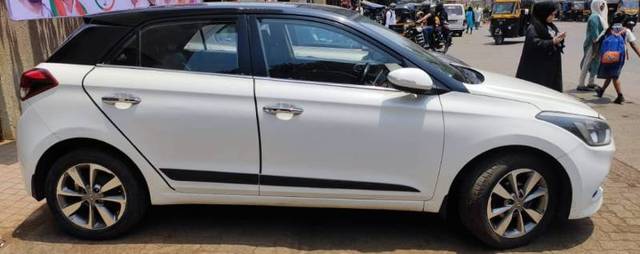 https://images10.gaadi.com/usedgaadi-sellcar/UsedCar/d5a3fb5ba/f1b025ec-ac5d-4103-8f24-959e9d0dce1a.jpeg?imwidth=6401