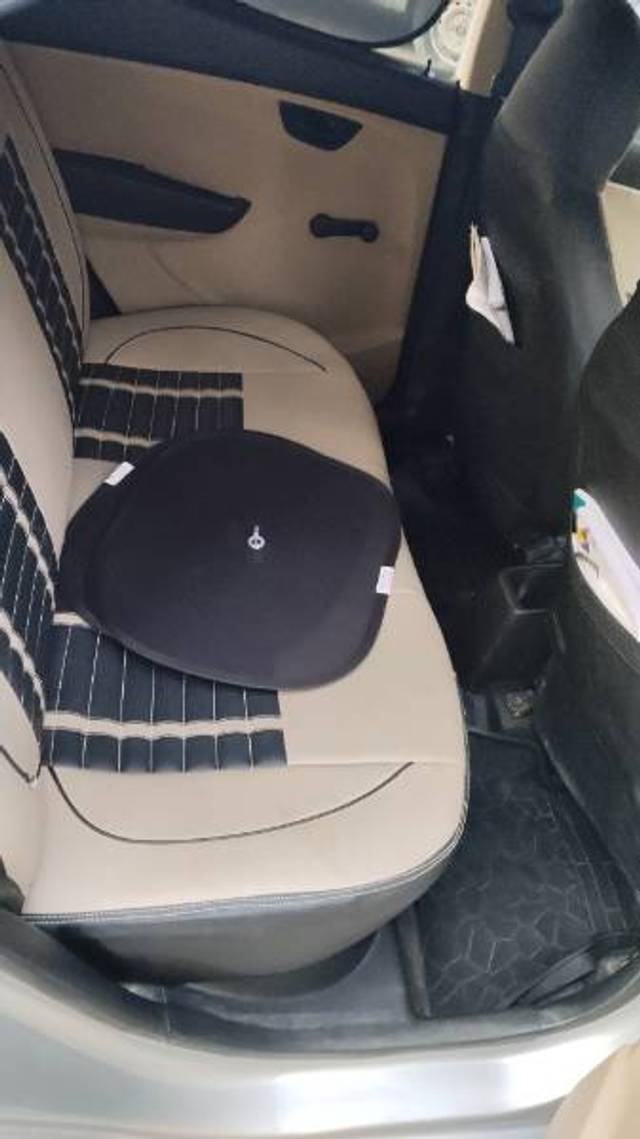 https://images10.gaadi.com/usedgaadi-sellcar/UsedCar/d5a4480fa/8b87b050-3240-472f-8033-d513c3275b78.jpg?imwidth=6401