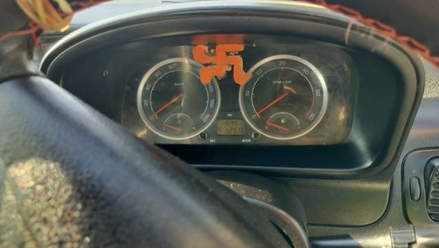 https://images10.gaadi.com/usedgaadi-sellcar/UsedCar/d5a5cdcfa/b160736e-be27-4c53-971f-8bee0330cb63.jpg?imwidth=6402