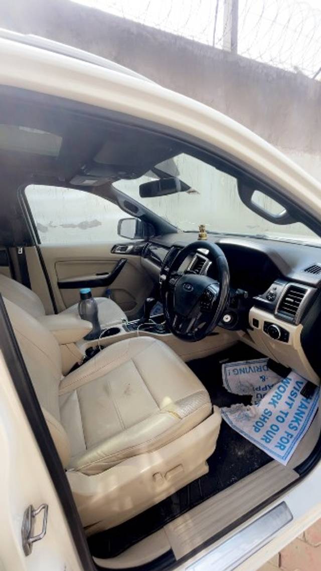 https://images10.gaadi.com/usedgaadi-sellcar/UsedCar/d5a6f35da/e6dc8c69-97b7-4de9-8413-a9518dfd21a3.jpeg?imwidth=6402