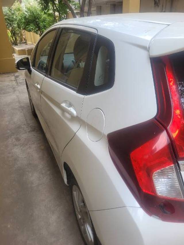 https://images10.gaadi.com/usedgaadi-sellcar/UsedCar/d5a70f53a/5e91e077-9144-4127-98c6-355415bb3fb2.jpg?imwidth=6401