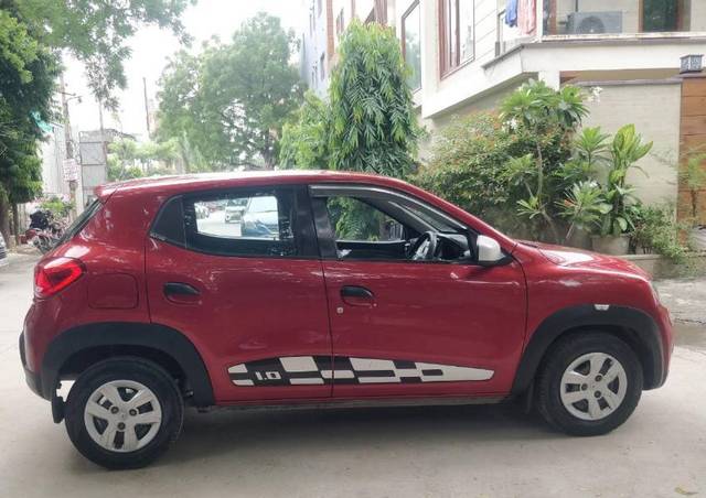 https://images10.gaadi.com/usedgaadi-sellcar/UsedCar/d5ac4a90a/42a5080f-212b-492f-9fcb-379ad9fe6442.jpg?imwidth=6401