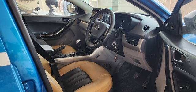 https://images10.gaadi.com/usedgaadi-sellcar/UsedCar/d5ac8523a/64f62c20-75d7-4898-8d2c-3823cd0685f7.jpg?imwidth=6401