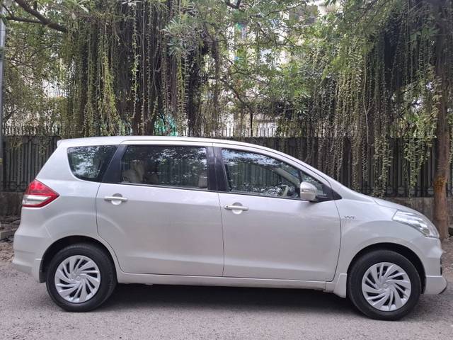 https://images10.gaadi.com/usedgaadi-sellcar/UsedCar/d5acb193a/6a85a064-ee4b-4b61-9662-dbf86ca3a93e.jpeg?imwidth=6401