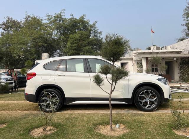 https://images10.gaadi.com/usedgaadi-sellcar/UsedCar/d5acea15a/d6c2ef99-e113-4e9b-8443-dffb7dc9e390.jpeg?imwidth=6401