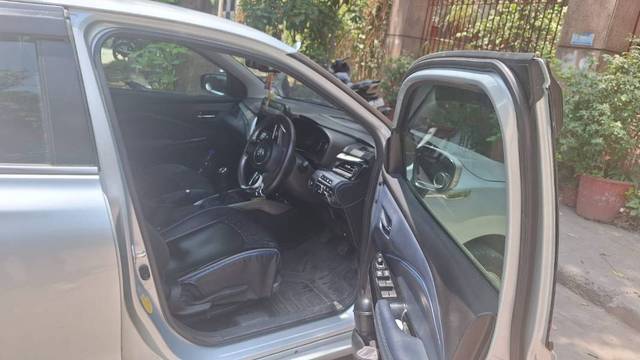 https://images10.gaadi.com/usedgaadi-sellcar/UsedCar/d5ae7270a/868f3d93-eb7b-436c-84af-405e7c16f121.jpg?imwidth=6402