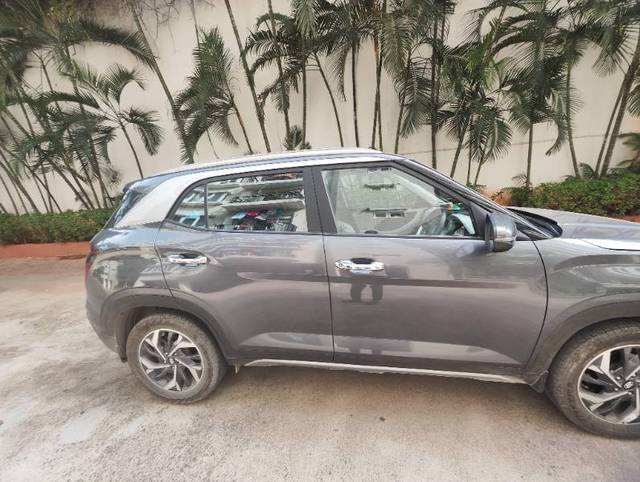https://images10.gaadi.com/usedgaadi-sellcar/UsedCar/d5aeb143a/f7b3d455-b5da-4b49-b66b-39b3fb79888b.jpg?imwidth=6401