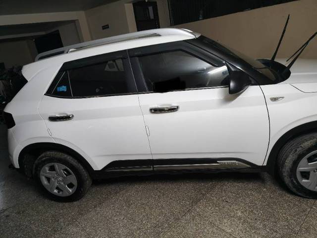 https://images10.gaadi.com/usedgaadi-sellcar/UsedCar/d5aedf76a/ab884cff-3046-40f6-91b1-21f1ad62d6ee.jpeg?imwidth=6402