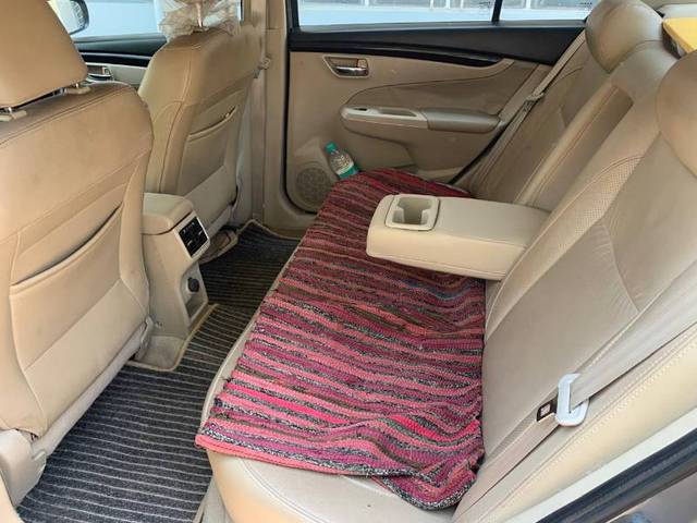 https://images10.gaadi.com/usedgaadi-sellcar/UsedCar/d5b38de2a/b09b7ee7-fc44-42d5-a85c-495eb51b75f4.jpg?imwidth=6402
