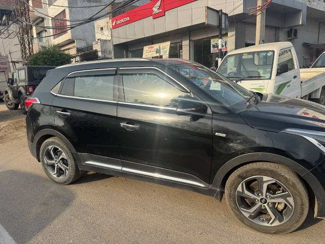 https://images10.gaadi.com/usedgaadi-sellcar/UsedCar/d5b48619a/72f6eaf8-f79c-4b5b-a8b0-fb1a31650e04.jpeg?imwidth=6401