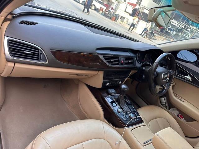 https://images10.gaadi.com/usedgaadi-sellcar/UsedCar/d5b4f494a/58d327d2-1814-412a-937f-f49a4f511d90.jpeg?imwidth=6402