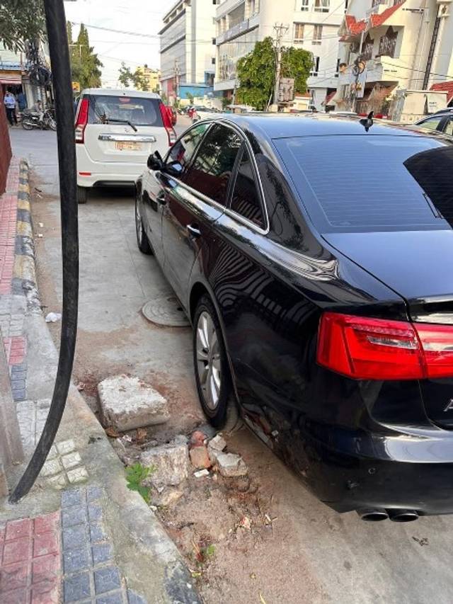 https://images10.gaadi.com/usedgaadi-sellcar/UsedCar/d5b4f494a/9b615d83-1ab6-4c97-a857-d4a3a9b77fa5.jpeg?imwidth=6401