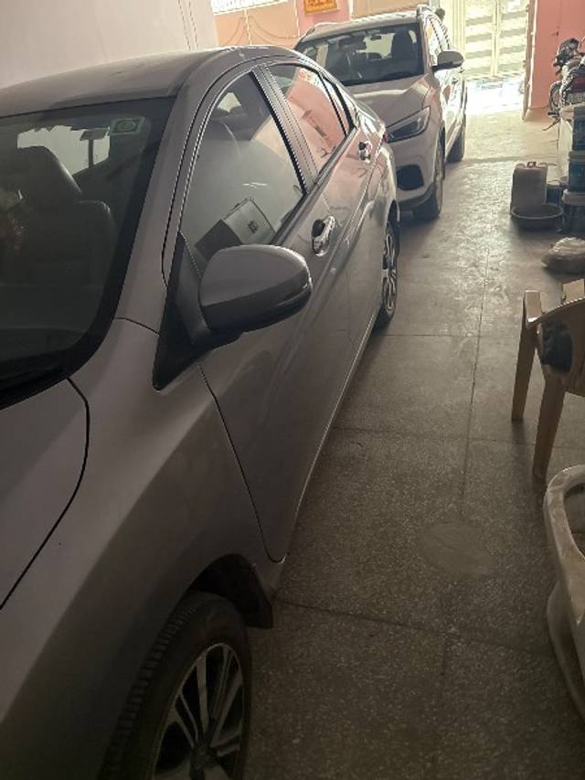 https://images10.gaadi.com/usedgaadi-sellcar/UsedCar/d5b54c35a/a1923a02-a8c2-4fb3-8528-d2d1a70ce10f.jpg?imwidth=6401