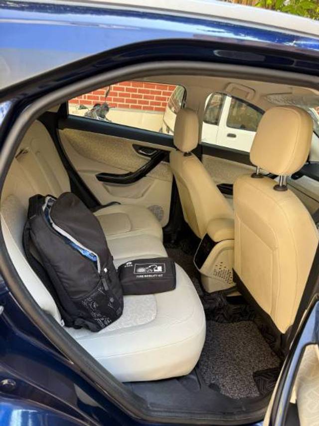 https://images10.gaadi.com/usedgaadi-sellcar/UsedCar/d5b57a94a/99046307-0193-41e3-b42e-d199475fde70.jpeg?imwidth=6401