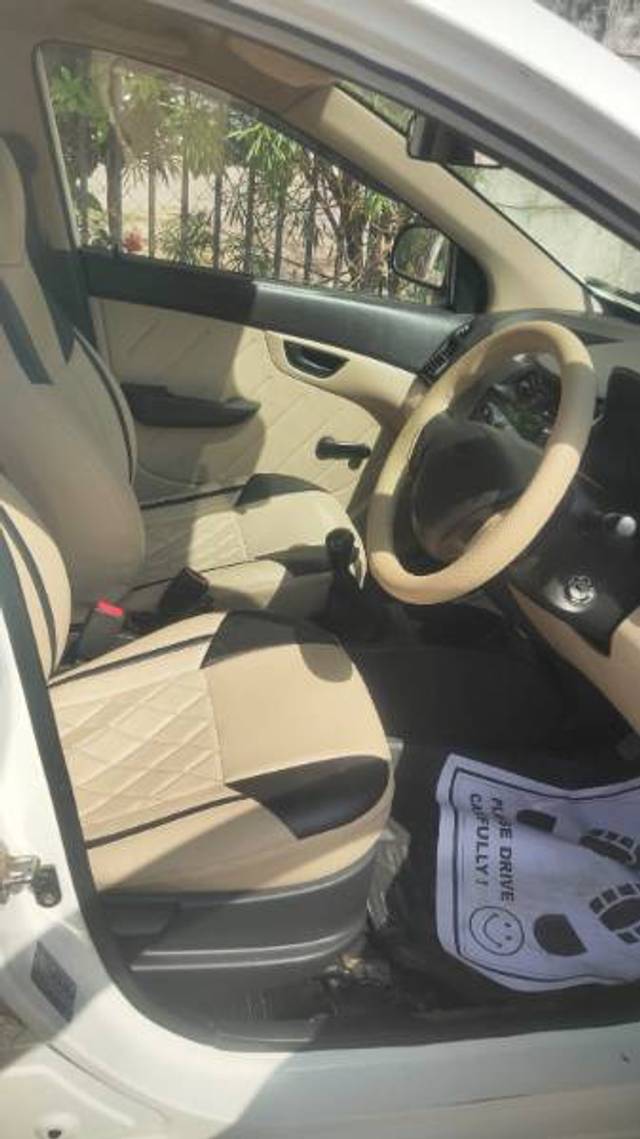 https://images10.gaadi.com/usedgaadi-sellcar/UsedCar/d5b71d38a/e51fa651-e27a-47fd-88a4-8be144902969.jpg?imwidth=6401