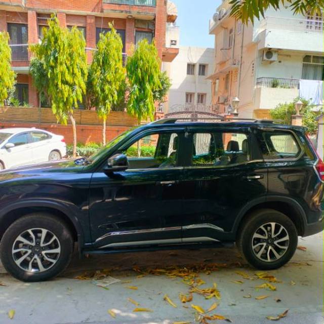 https://images10.gaadi.com/usedgaadi-sellcar/UsedCar/d5b88f63a/7c5fd92f-81bc-475f-995c-65c836a4baf8.jpg?imwidth=6402