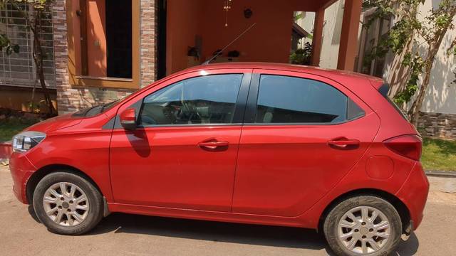 https://images10.gaadi.com/usedgaadi-sellcar/UsedCar/d5b9662da/60825a5a-68fb-4cfb-a86d-4ca512655338.jpeg?imwidth=6401