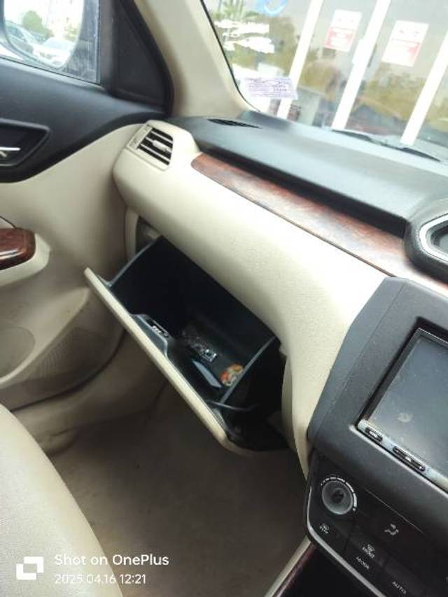 https://images10.gaadi.com/usedgaadi-sellcar/UsedCar/d5b9cfb7a/289097df-798a-4639-9669-061af3c2cbb9.jpg?imwidth=6402