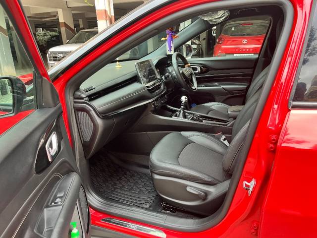 https://images10.gaadi.com/usedgaadi-sellcar/UsedCar/d5ba44e1a/e56b9301-ecc4-4f3a-b29b-1b7a197477be.jpeg?imwidth=6402
