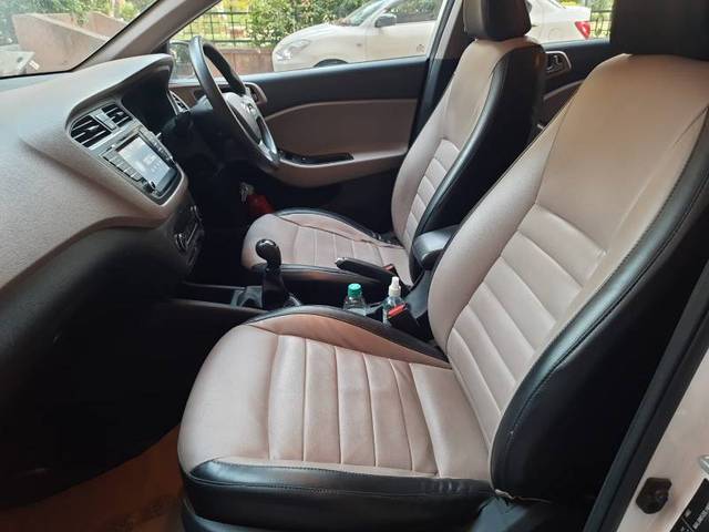 https://images10.gaadi.com/usedgaadi-sellcar/UsedCar/d5bacc74a/cf6e7edd-dbcb-4434-b444-aff803535fd3.jpeg?imwidth=6401