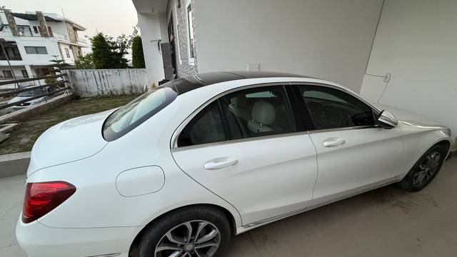 https://images10.gaadi.com/usedgaadi-sellcar/UsedCar/d5bb0fdba/8f9e88e2-5c88-431d-b76d-7aa47fa3481c.jpeg?imwidth=6401