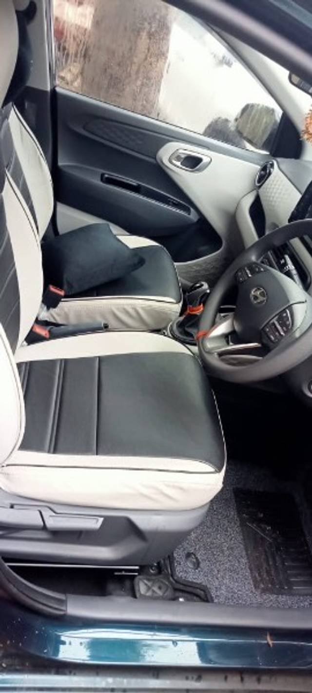 https://images10.gaadi.com/usedgaadi-sellcar/UsedCar/d5bc88dba/7de4b041-7403-42de-ae37-c93b61982a5d.jpeg?imwidth=6402
