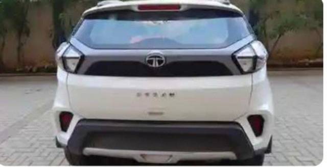 https://images10.gaadi.com/usedgaadi-sellcar/UsedCar/d5bcfc2ea/eb93a695-ca4f-4195-903f-f6908998bd81.jpeg?imwidth=6400