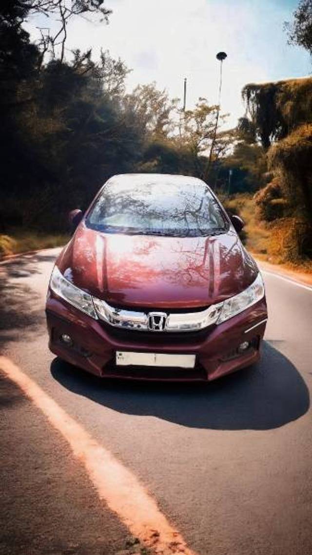 https://images10.gaadi.com/usedgaadi-sellcar/UsedCar/d5bd40aea/38d44f8e-13cb-44fb-92d0-a406e4447d4a.jpg?imwidth=6400