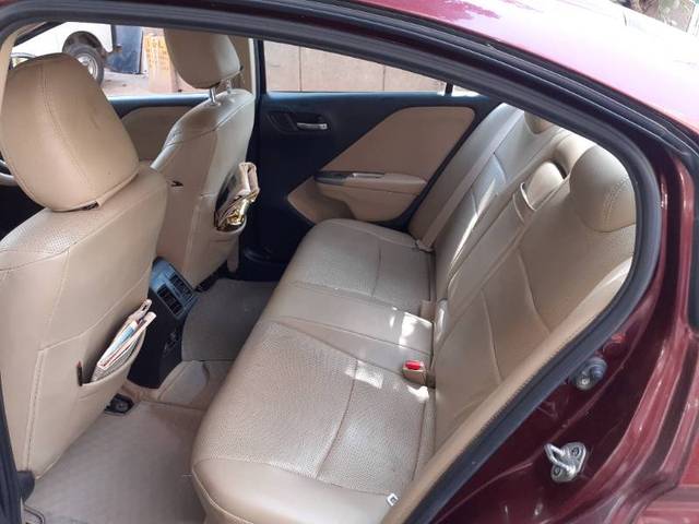 https://images10.gaadi.com/usedgaadi-sellcar/UsedCar/d5bd40aea/adf9a109-eca0-4ef9-8917-fb4d24b49ca5.jpg?imwidth=6402